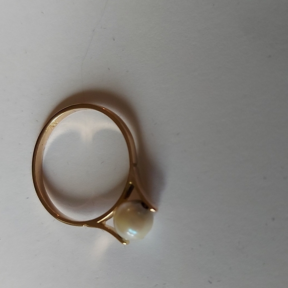 18 KT Solid Gold Cultur Pearl Ring - Picture 4 of 8